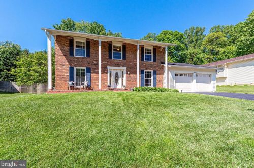7010 Spur Rd, Springfield, VA 22153-1436