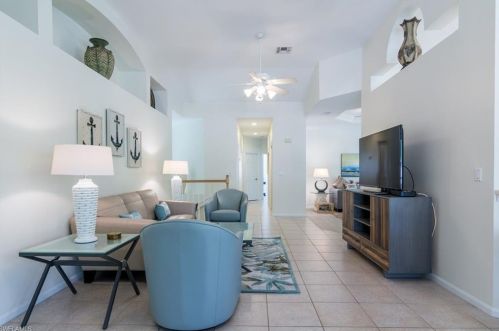 7720 Gardner Dr, Naples, FL 34109-0624