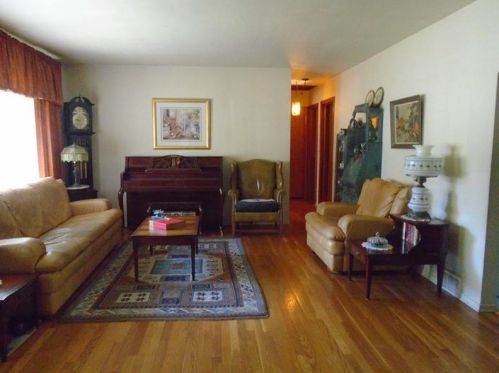 939 2nd St, Ambridge, PA 15003-1405