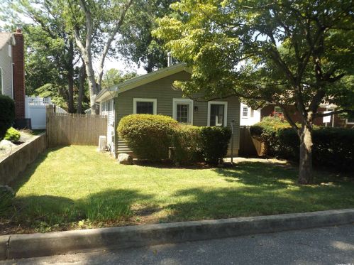 26 Magnolia Dr, San Remo, NY 11754-3125