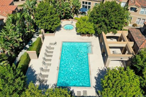 62 Magellan Aisle, Irvine CA exterior