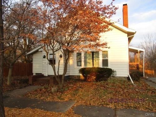647 1st St, Fulton, NY 13069-3118