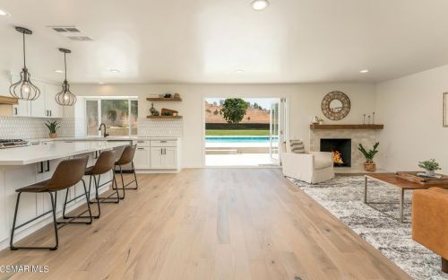5226 Edgeware Dr, Calabasas CA  91301-2319 exterior