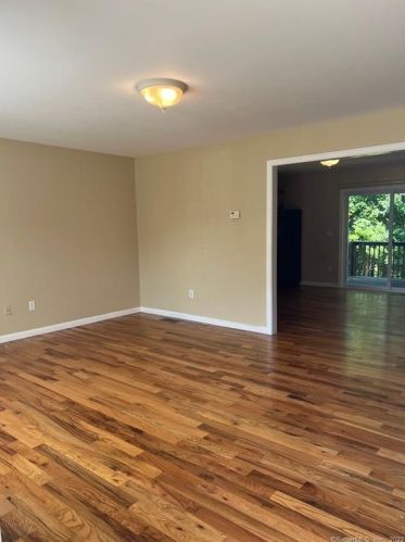 8 Winthrop Dr, Farmington CT  06032-3406 exterior