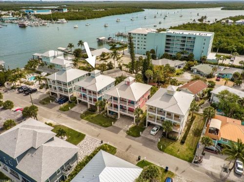 282 Delmar Ave, Fort Myers Beach, FL 33931-3212