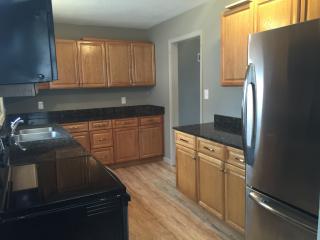 8418 Grandview Ln, Overland Park KS  66212-3523 exterior
