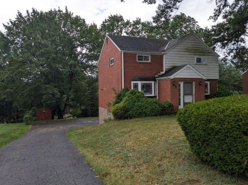 415 Meadow Rd, Glenshaw, PA 15116-2042