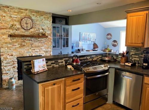 89 Bearfort Rd, West Milford Lakes NJ  07480-1401 exterior