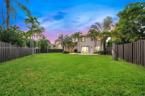 3163 176 Ter, Hollywood FL 33029-5608 exterior