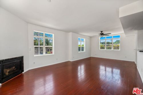 11809 Hamlin St, North Hollywood, CA 91606-2809