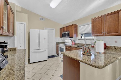 6000 Travelers Way, Fort Pierce FL  34982-4054 exterior