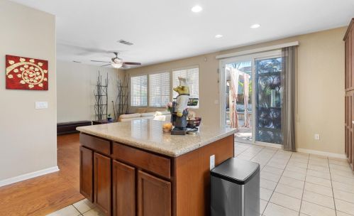 9872 Winkle Cir, Elk Grove CA  95757-6276 exterior