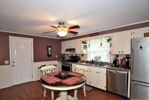 207 Smith St, Derby, CT 06418-1244