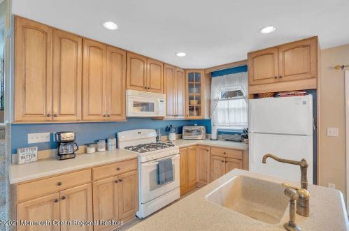 6 Wyoming Dr, Jackson Twp NJ  08527-1543 exterior