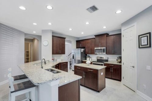 1678 Serrano Cir, Naples, FL 34105-4937