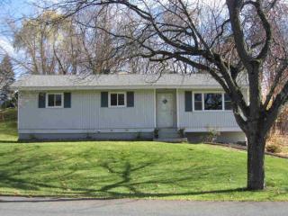 8 Windmill Rd, Poughkeepsie, NY 12601-6233