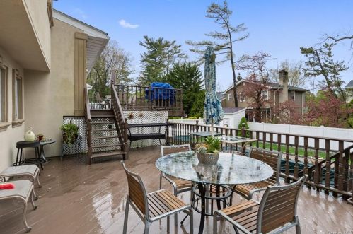 670 Secor Rd, Hartsdale NY  10530-1360 exterior