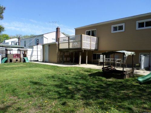 814 Delaware Ave, North Lindenhurst NY  11757-2811 exterior