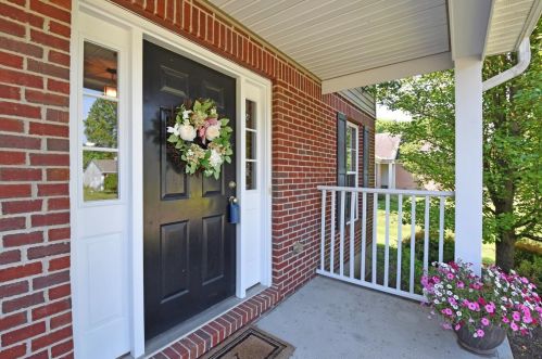 1537 Thornberry Rd, Amelia, OH 45102-1772