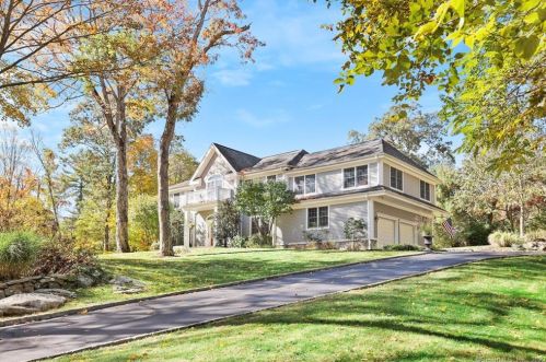 10 Fox Glen Dr, Stamford, CT 06903-2200