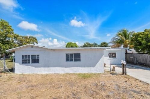 236 14th St, Dania Beach FL  33004-4239 exterior