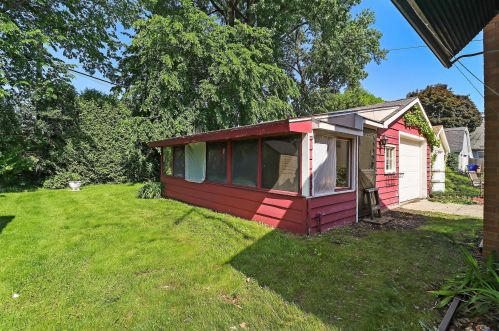 7718 10 Ave, Kenosha WI 53143-6047 exterior