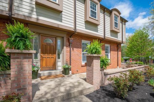 5498 Bayberry Dr, Cincinnati, OH 45242-8012