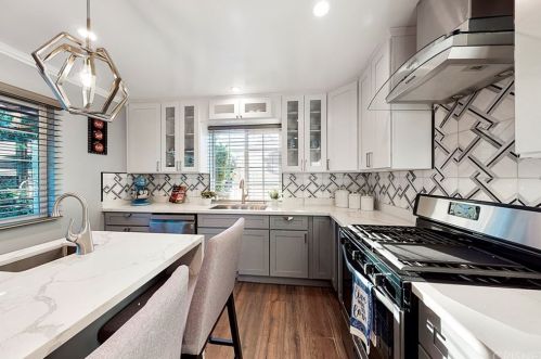 16931 Hart St, Van Nuys CA 91406-4507 exterior