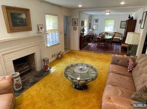 281 Lindbergh Blvd, Teaneck NJ  07666-6542 exterior