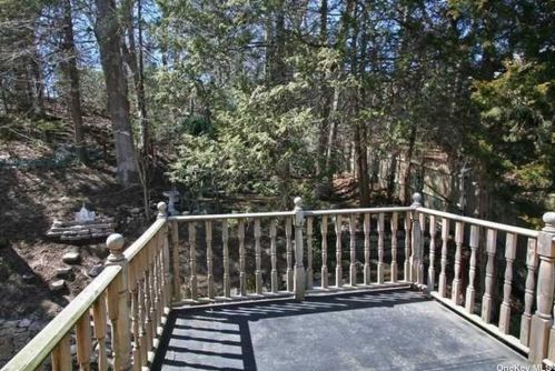 77 Waterside Ave, Northport NY  11768-3517 exterior