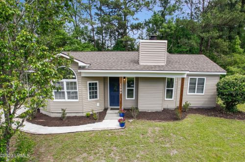 1509 Pony Ave, Beaufort SC  29906-5703 exterior