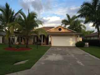 976 Hidden Terrace Rd, Naples, FL 34104-4400