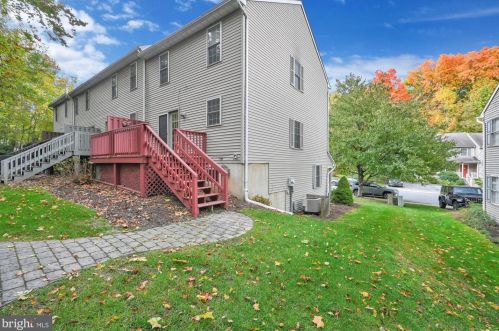 28 Deep Holw Ln, Lancaster PA  17603-7418 exterior