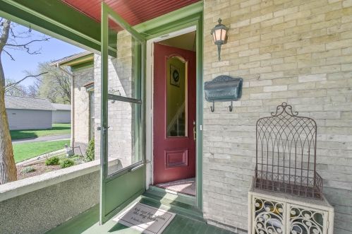 275 Main St, Lake Mills, WI 53551-1610