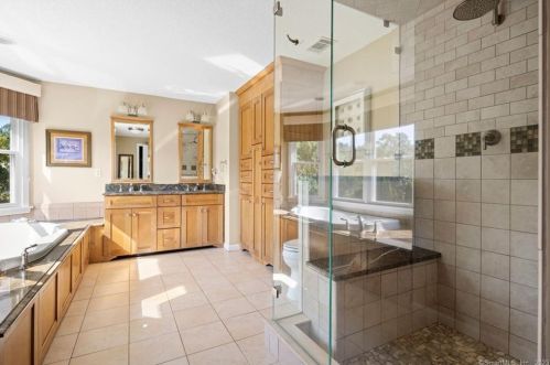 10 Wedgewood Ln, Wapping CT 06074-1580 exterior