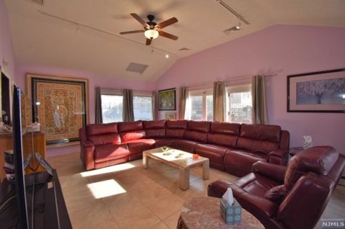 26 Elmwood Ter, Elmwood Park NJ  07407-1729 exterior