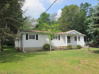 10 Warren Dr, Dallas, PA 18612-9506