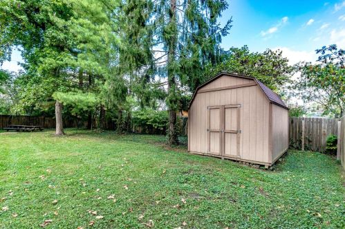 6232 Devonshire Dr, Miami OH 45056 exterior