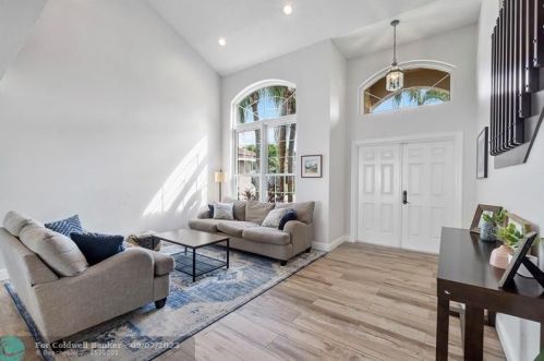 18028 12th Ct, Hollywood FL  33029-4900 exterior