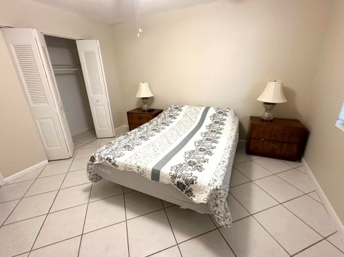 50 Kent D, West Palm Beach FL  33417-1707 exterior