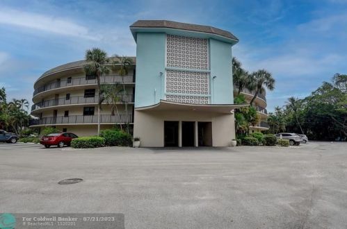 2424 Federal Hwy, Boynton Beach FL  33435-2453 exterior