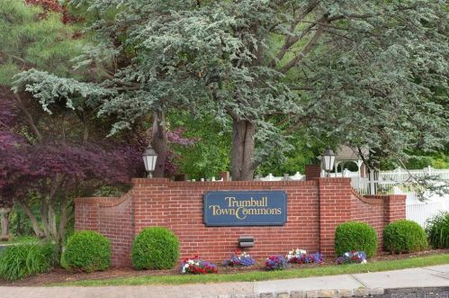 308 Hadley Dr, Bridgeport CT  06611-2366 exterior