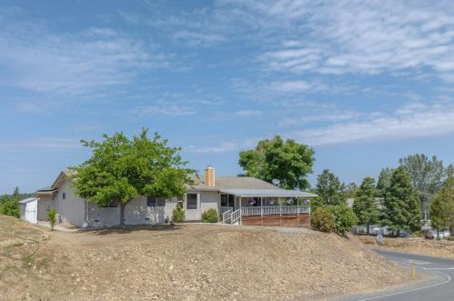 2796 Silverado Dr, Valley Springs, CA 95252-9226