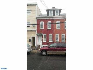 102 Hancock St, Trenton, NJ 08611-2410