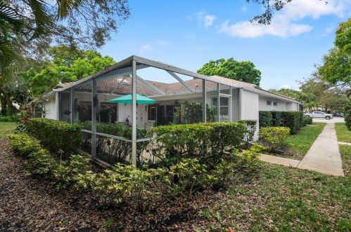 2702 Pin Oak Ct, West Palm Beach, FL 33410-4490