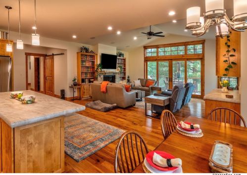 11082 Meek Ct, Truckee CA  96161-2979 exterior