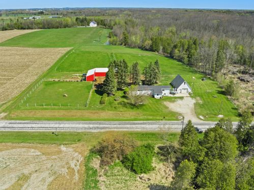 3216 Twin Bridge Rd, Mishicot, WI 54228-9682