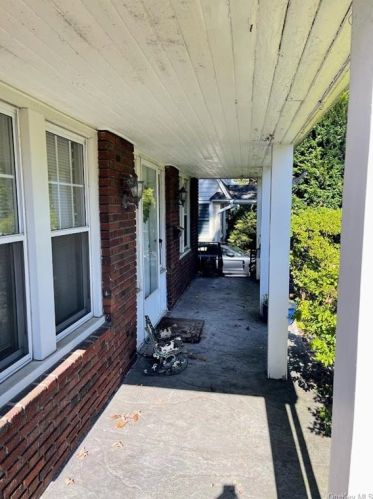 133 Davis Ave, White Plains, NY 10605-2313