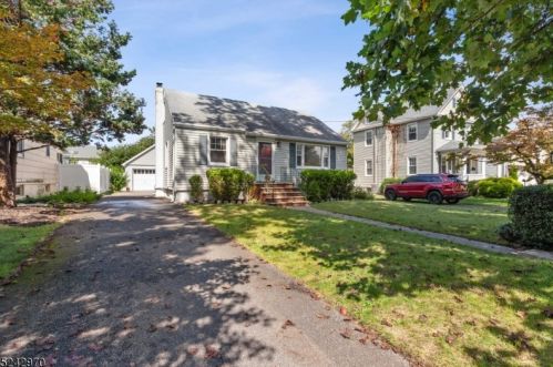 31 Bloomingdale Ave, Cranford, NJ 07016-2456