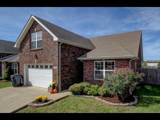 1008 Hendricks Ct, Clarksville, TN 37040-5781